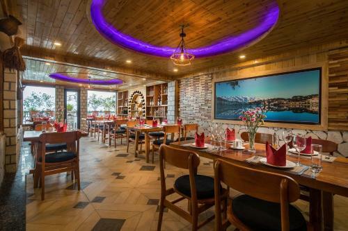 Sunny Mountain Hotel