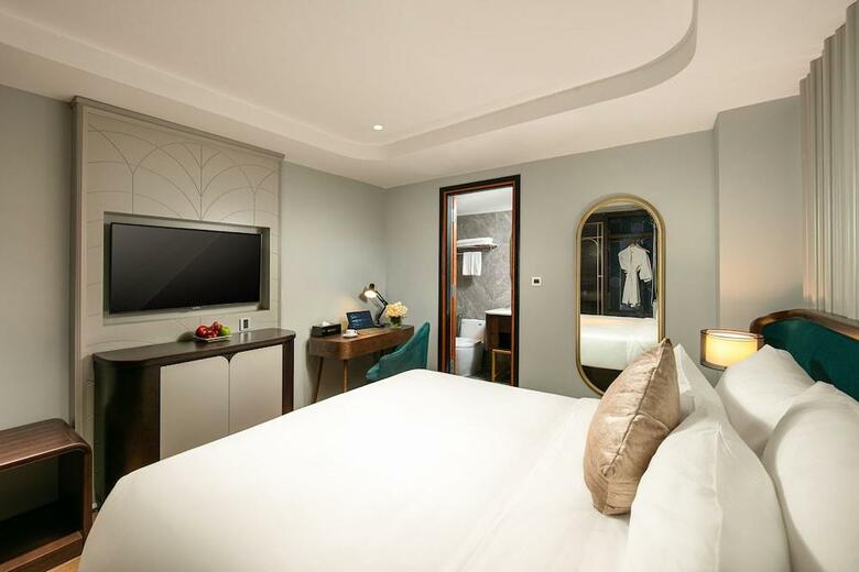 May De Ville Old Quarter Hotel