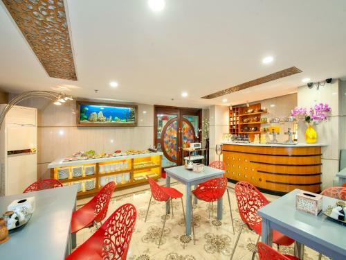Golden Wind Hotel
