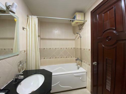 Binh Hung Hotel