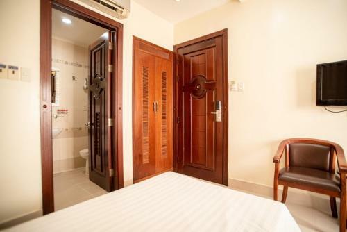 Binh Hung Hotel