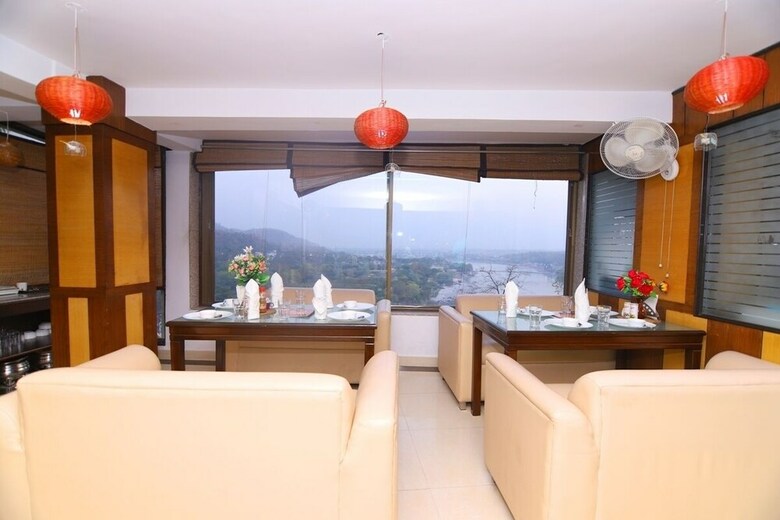 Hotel Ganesha Inn