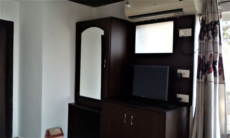 Hotel Ganesha Inn