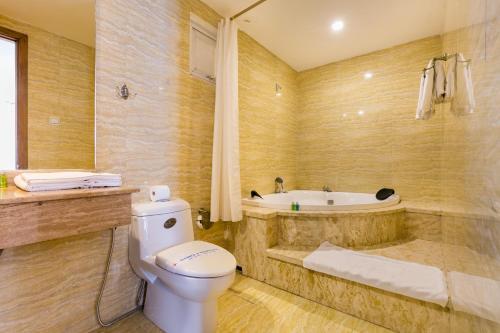 A & Em - Le Prince Hotel