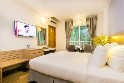A & Em - Le Prince Hotel