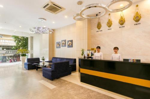 A & Em - Le Prince Hotel