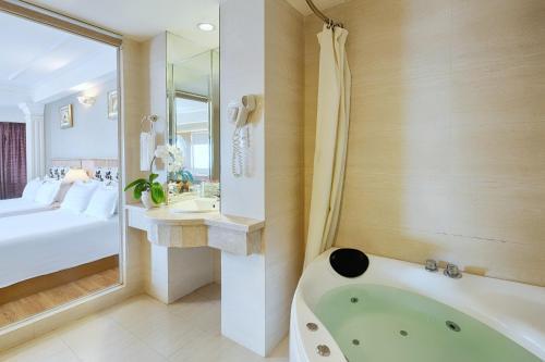 Silverland Central Hotel & Spa