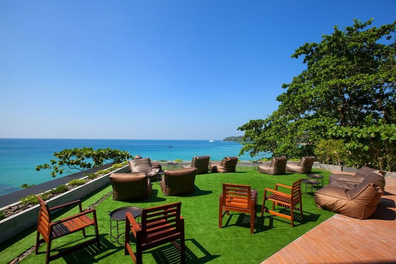 Hotel Surin Beach Resort