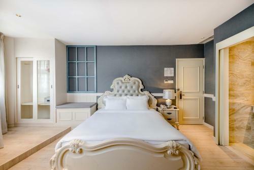 Hotel A & Em - 280 Le Thanh Ton