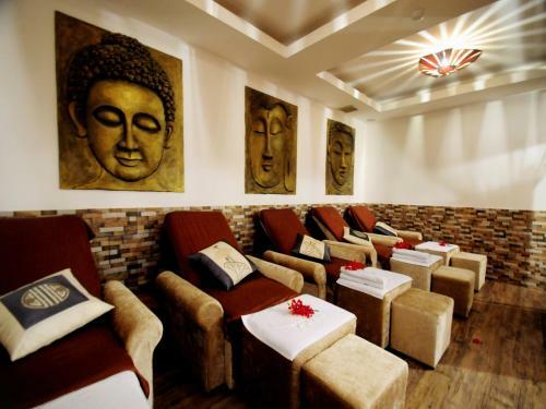 Hotel A & Em - 280 Le Thanh Ton