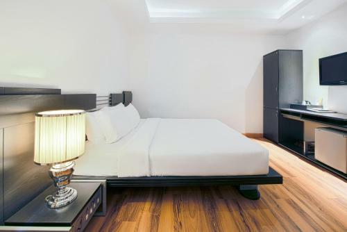 A & Em - The Petit Hotel