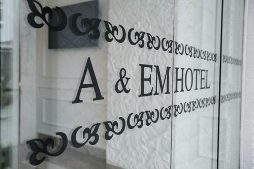 A & Em - The Petit Hotel