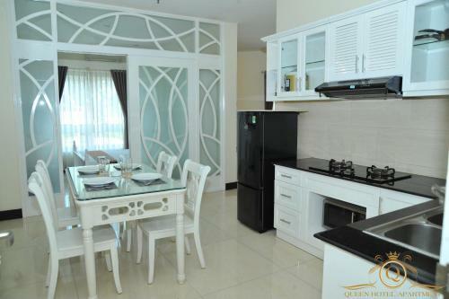 Queen Central Apartment Hotel