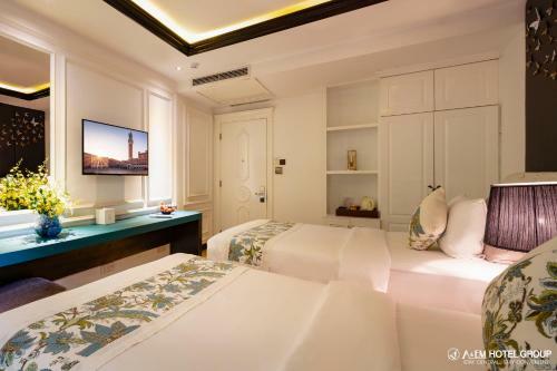 A & Em - Corner Saigon Hotel