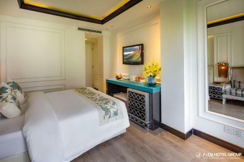 A & Em - Corner Saigon Hotel