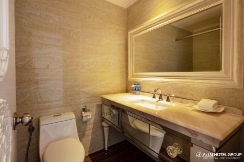 A & Em - Corner Saigon Hotel