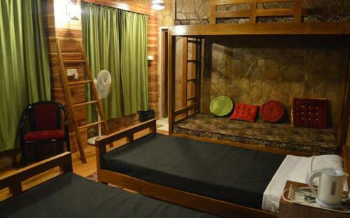 Hostal Quinton Enclave