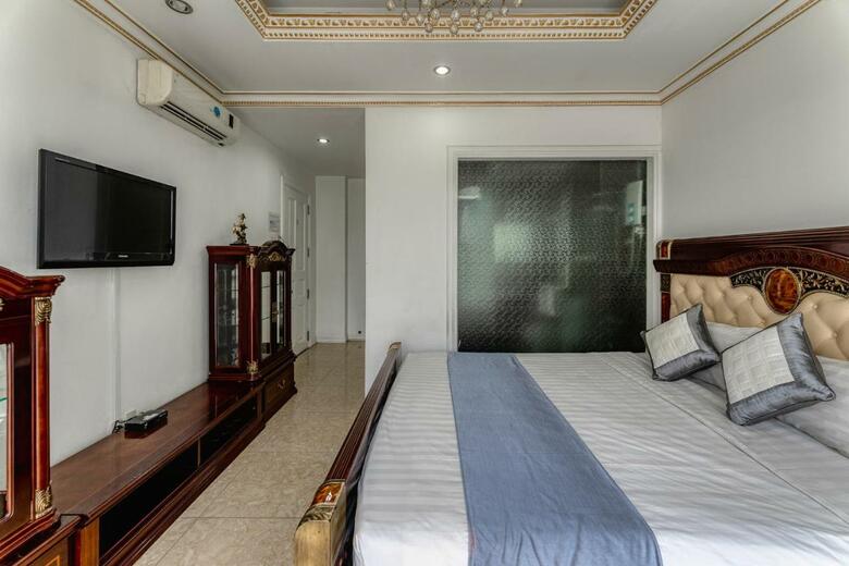 Happy Land Hotel