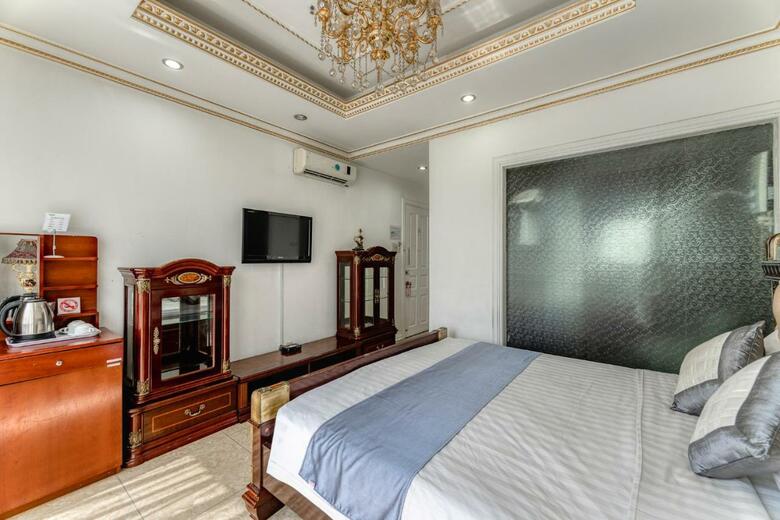 Happy Land Hotel