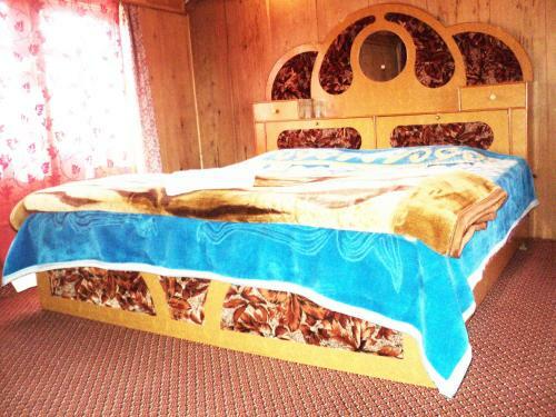 Houseboat Kohisar