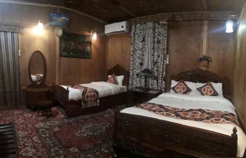 Badyari Palace Group Of House Boats