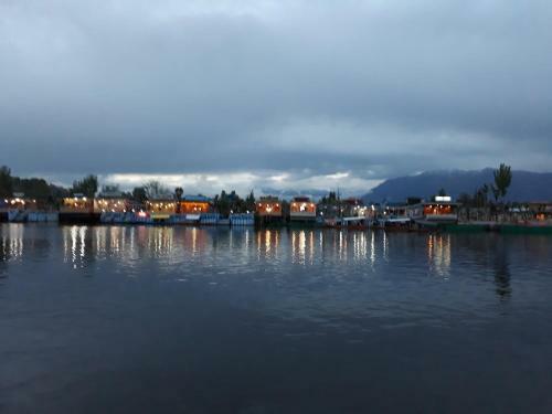 Badyari Palace Group Of House Boats
