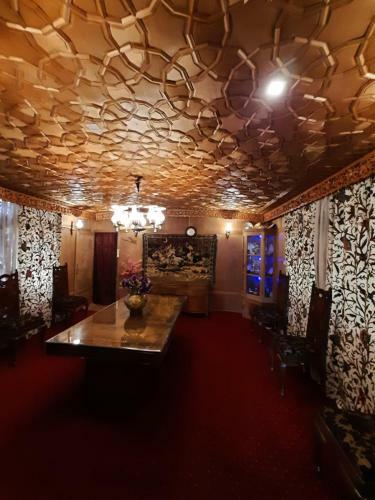 Badyari Palace Group Of House Boats