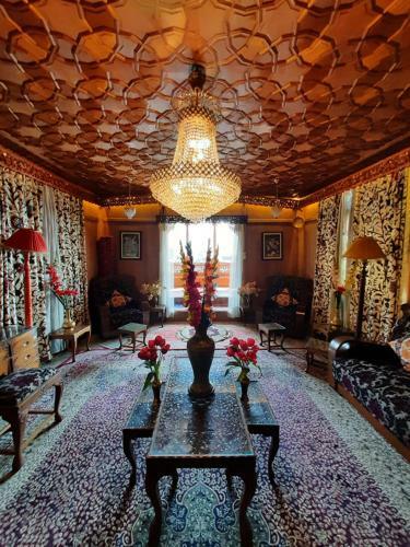 Badyari Palace Group Of House Boats