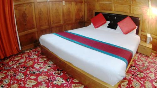 Mother India Group Of Houseboats
