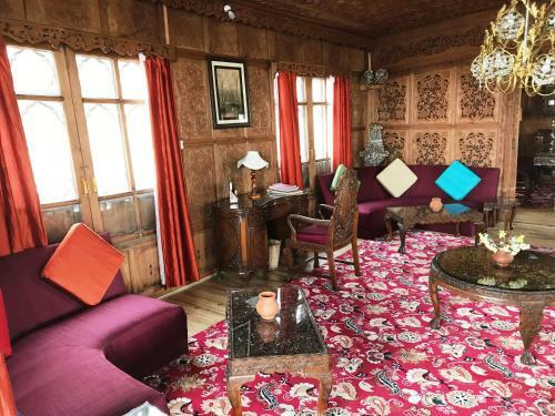 Mother India Group Of Houseboats
