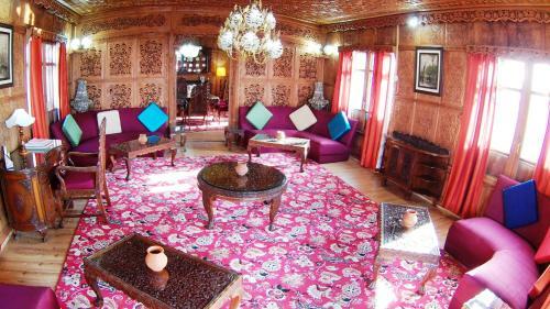 Mother India Group Of Houseboats