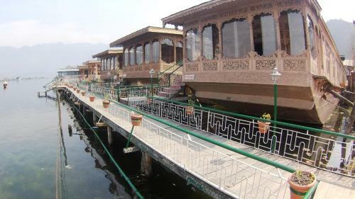 Mother India Group Of Houseboats