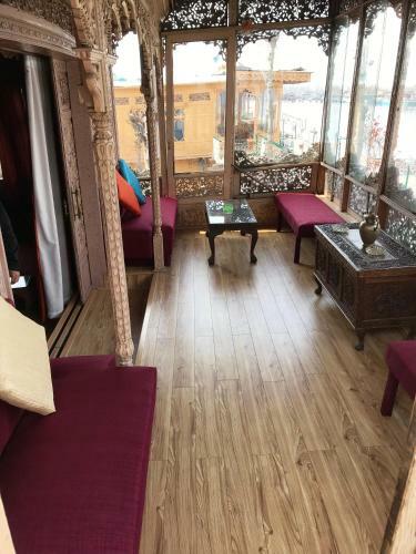 Mother India Group Of Houseboats