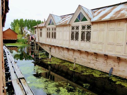 Houseboat Royal Lodge