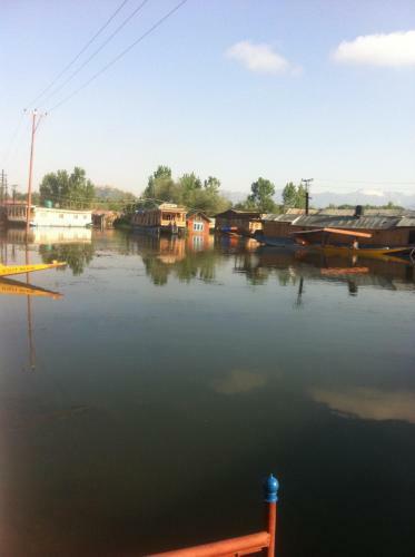 Houseboat Royal Lodge