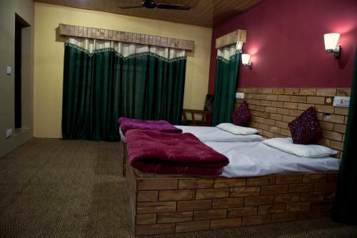 Hotel Kashmir Inn