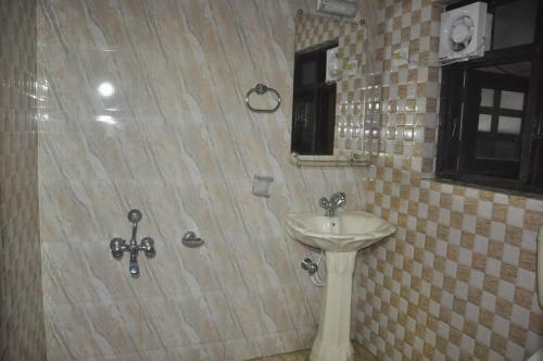 Hotel Kashmir Inn