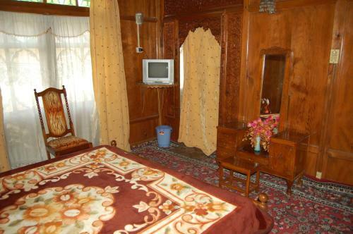 House Boat New Chez Henry