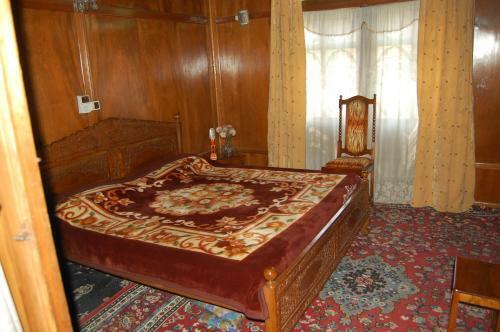 House Boat New Chez Henry
