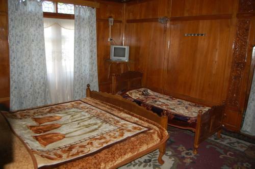 House Boat New Chez Henry