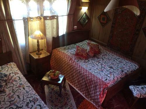 Akbar Group Of Heritage Houseboats