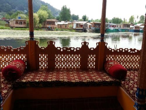 Houseboat Moon Of Kashmir