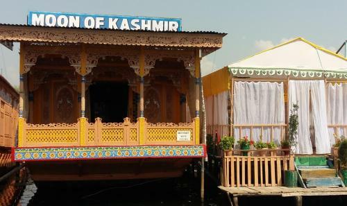 Houseboat Moon Of Kashmir