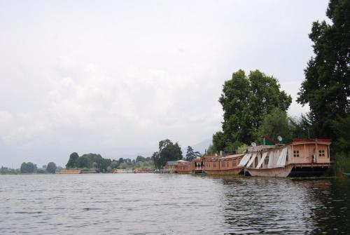 Peace Of Mind Group Of Houseboats
