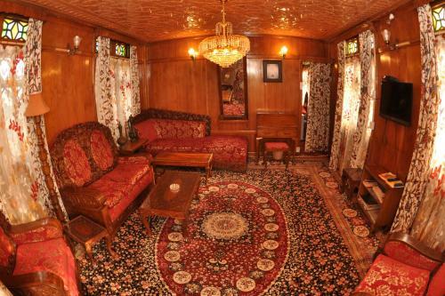 Peace Of Mind Group Of Houseboats