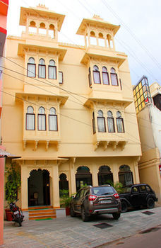 Hotel Boheda Palace