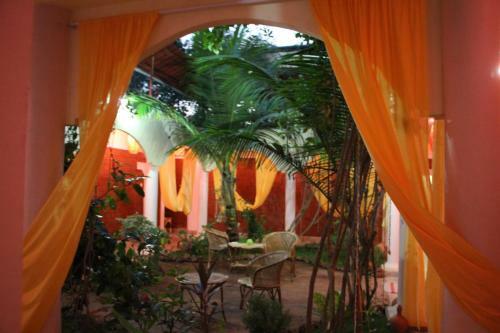 Hotel Ashiyana Cliff & Beach Resort
