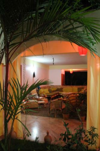 Hotel Ashiyana Cliff & Beach Resort