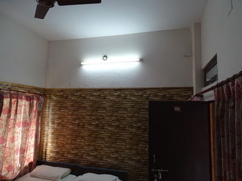 Hostal Teerth Guest House