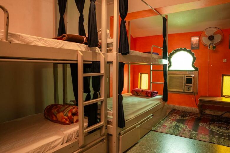 Albergue Bunkyard